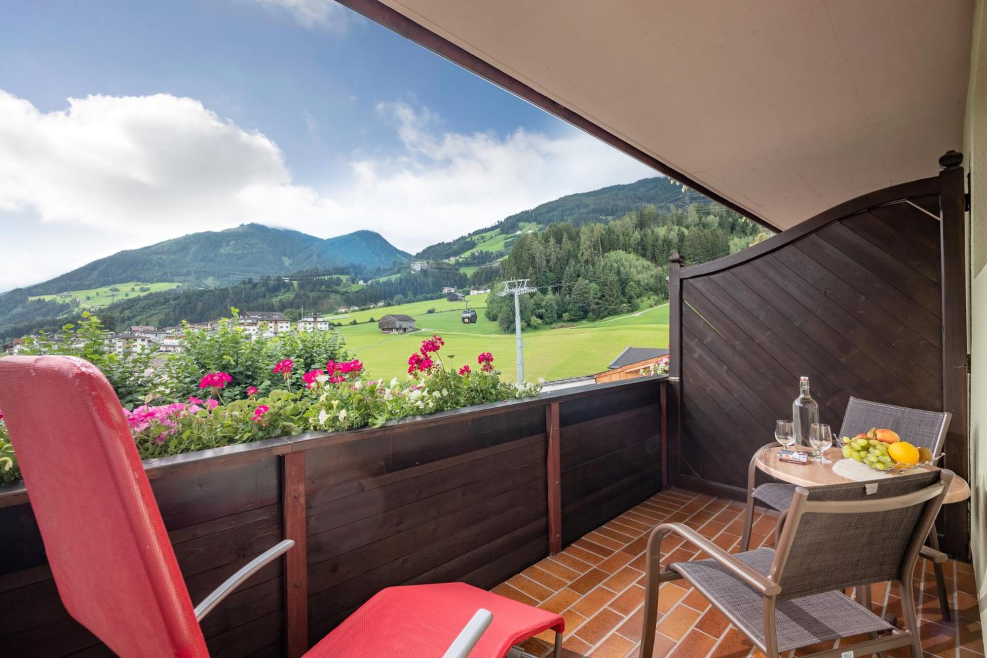 Hotel Waldfriede - Der Logenplatz Im Zillertal Fügen Esterno foto